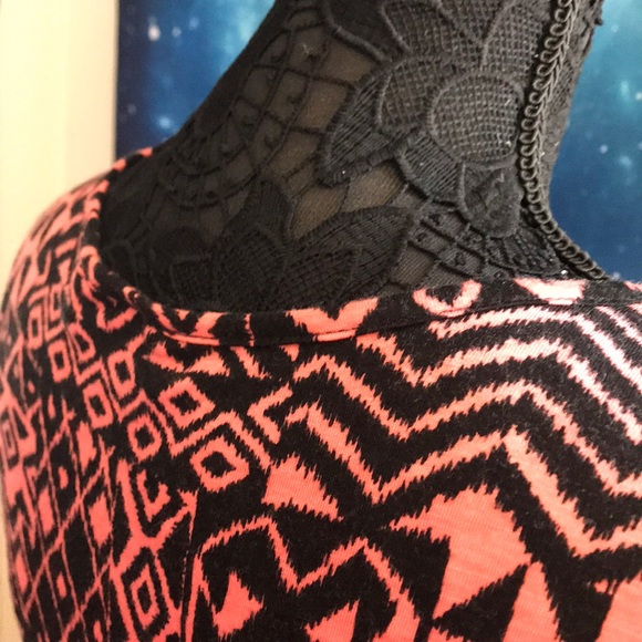 Coral and black top - Picture 7 of 8